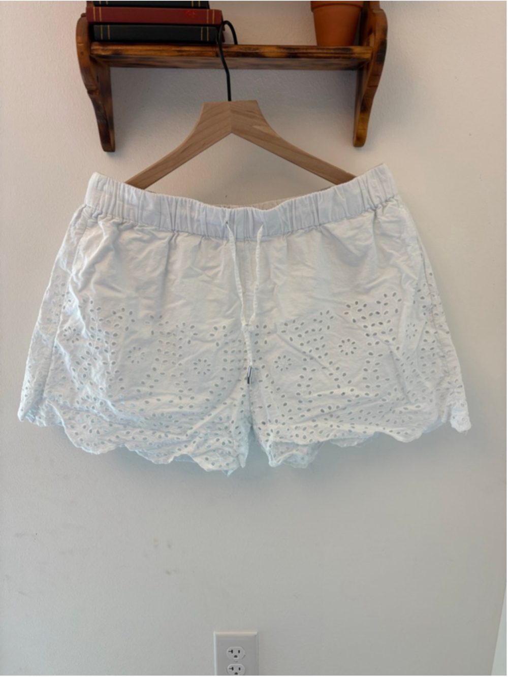 United Colors of Benetton White Eyelet Lace Drawstring Shorts - Size Large